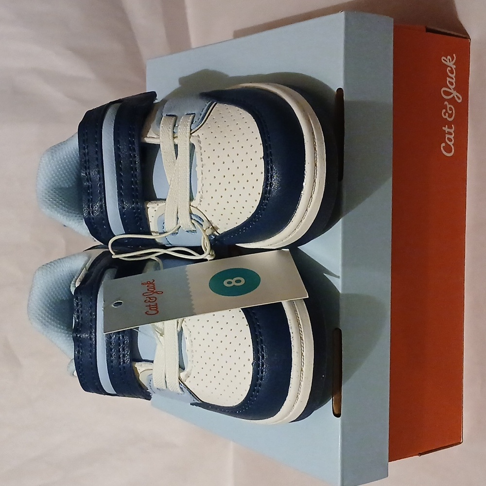 Cat & Jack Kids White and Blue Sneakers sz.8  Toddler Unisex
